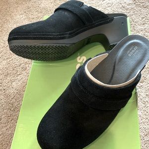 Brand New Crocs Black Suede Clogs Size 10